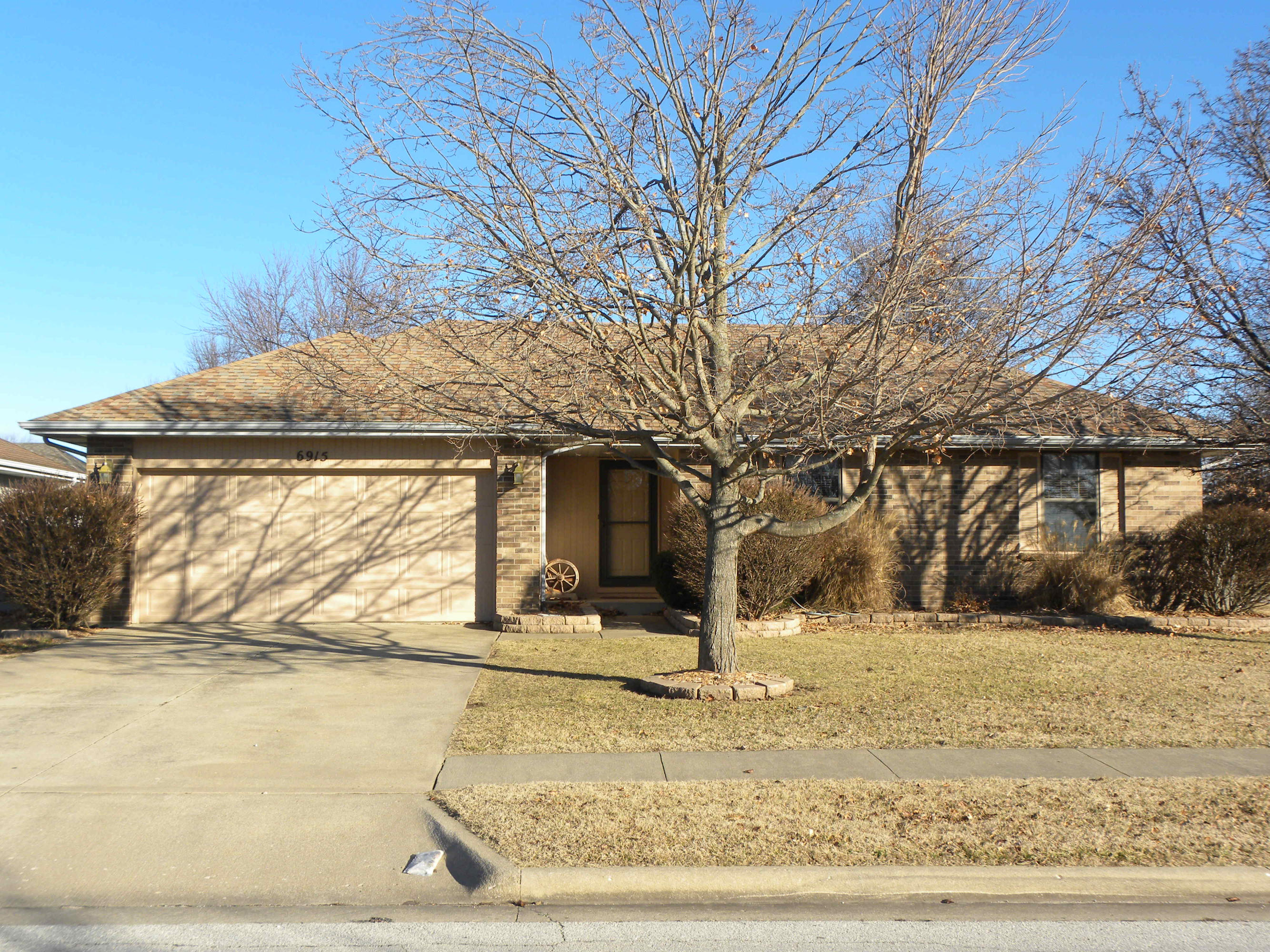 6915 West Cottonwood Road Springfield, MO 65802 - Photo 1 of 1 1 front