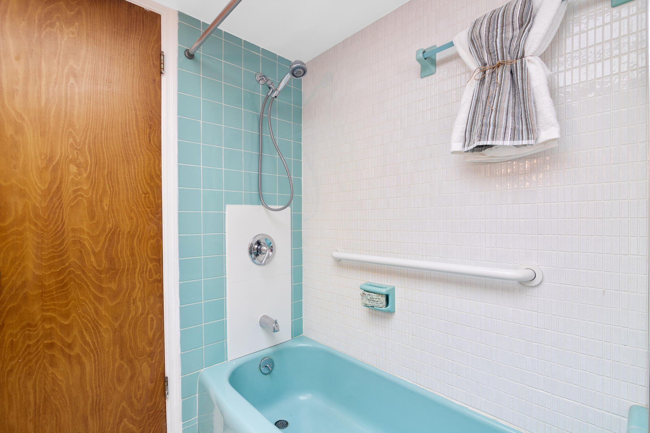480 Plantation Road Merritt Island, FL 32952 - Photo 24 of 48 480 Plantation Guest Bath/Shower