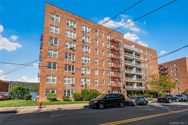 $174,999 | 679 Warburton Avenue, Unit 2R, Yonkers, NY 10701
