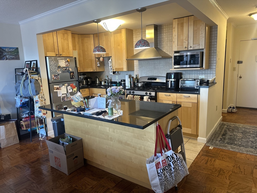 9 Hawthorne Place, Unit 9K Boston, MA 02114 - Photo 2 of 11