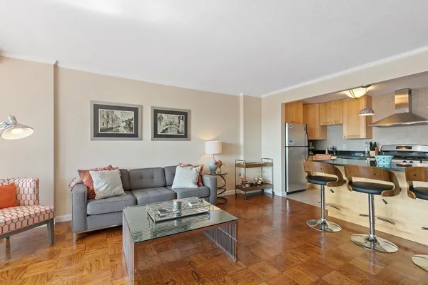 $2,950 | 9 Hawthorne Place, Unit 9K, Boston, MA 02114