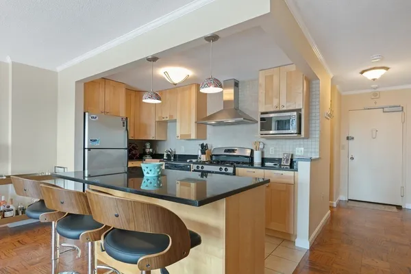 $2,950 | 9 Hawthorne Place, Unit 9K, Boston, MA 02114