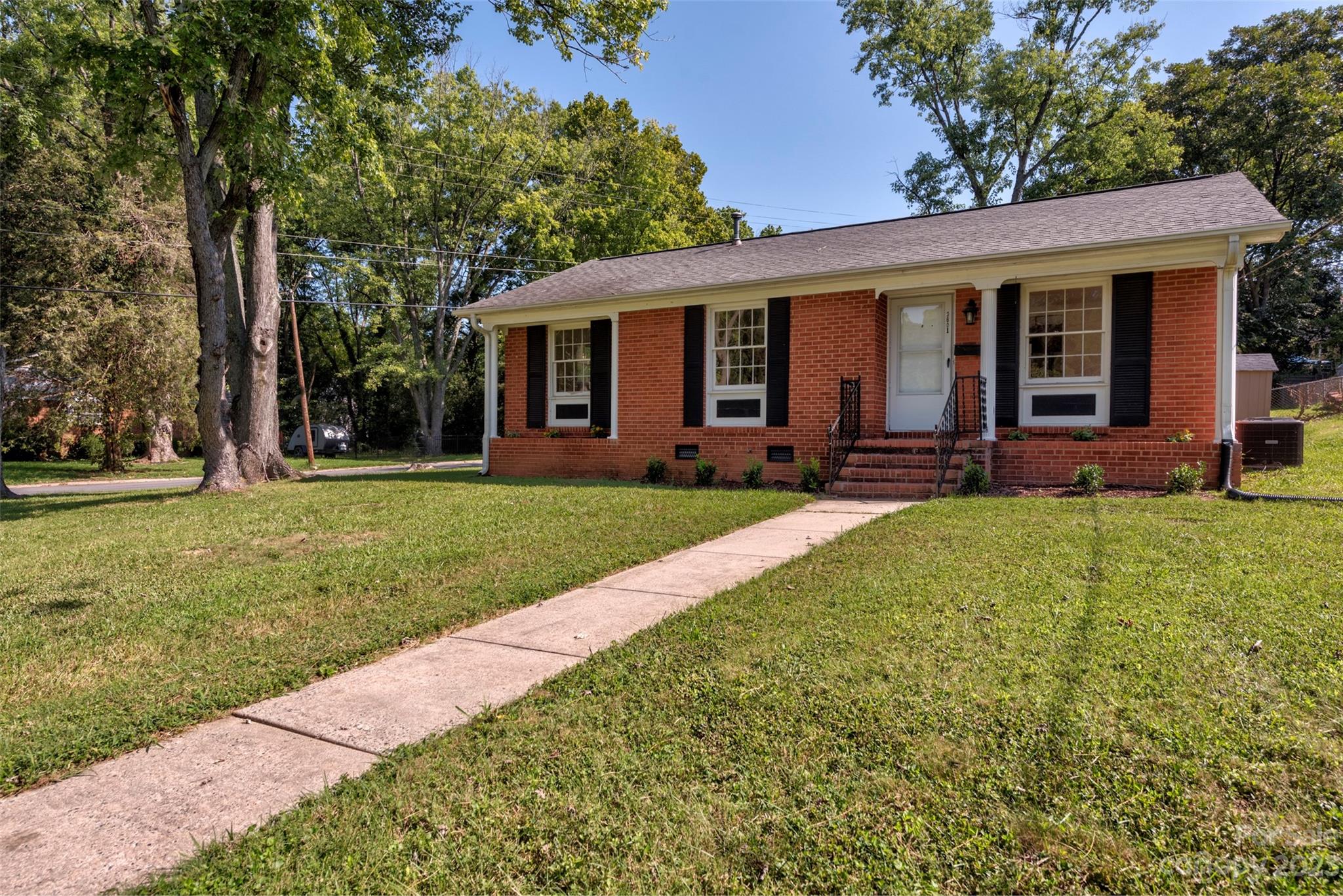 3801 Litchfield Road Charlotte, NC 28211 - Photo 3 of 29 Gallery Image 3