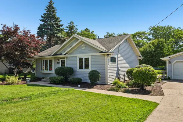 $400,000 | 1607 South Short Terrace, Des Plaines, IL 60018
