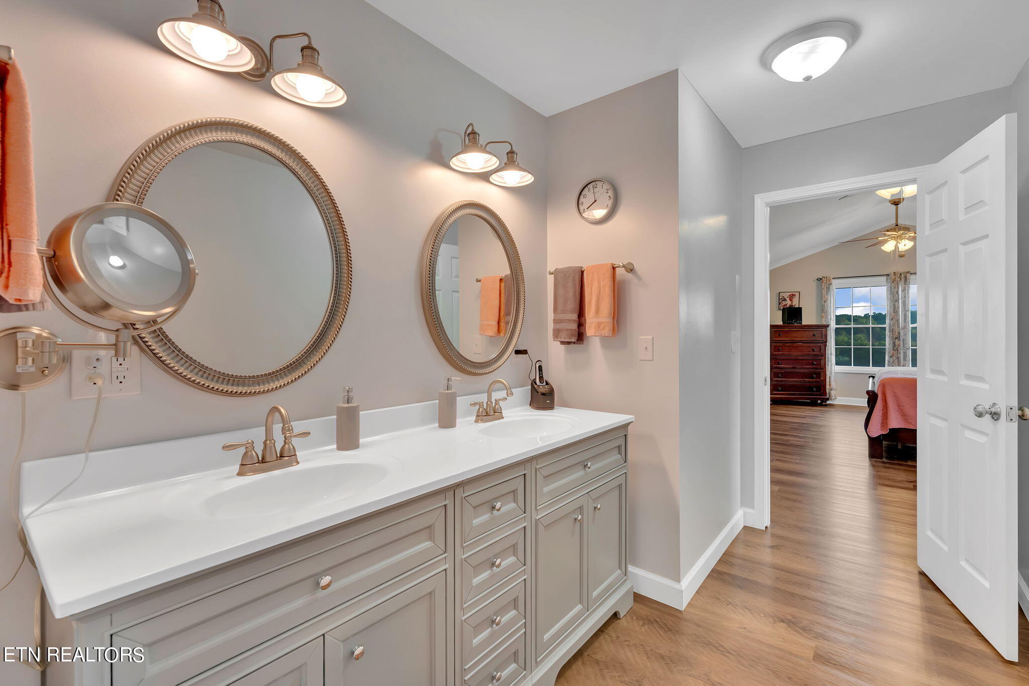 5190 Baileyton Road Greeneville, TN 37745 - Photo 14 of 58 En Suite