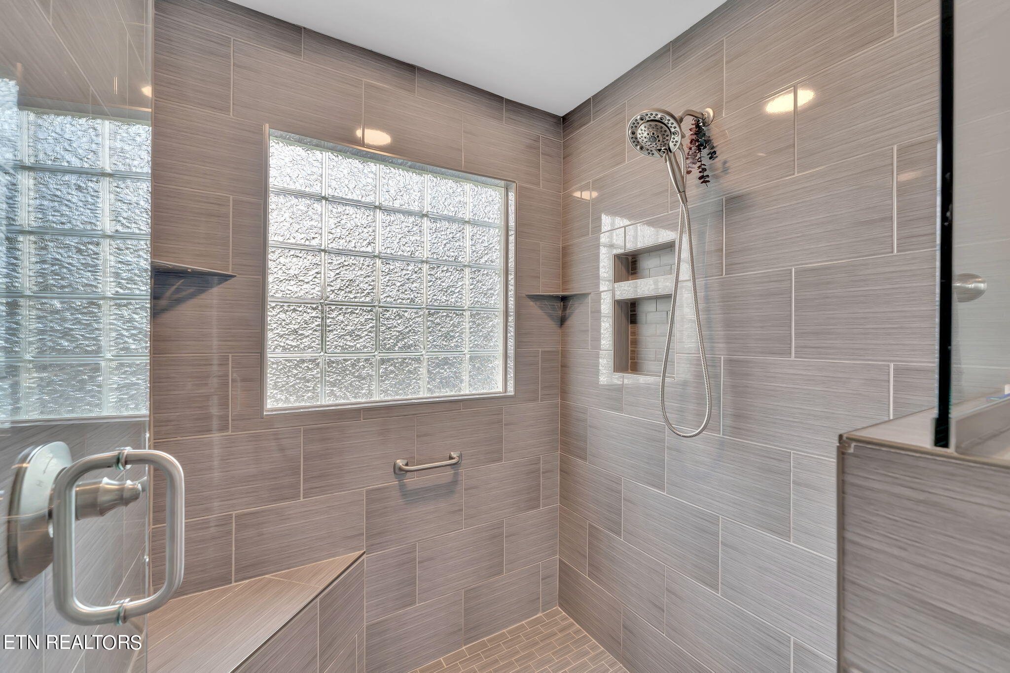 5190 Baileyton Road Greeneville, TN 37745 - Photo 15 of 58 Luxurious Shower