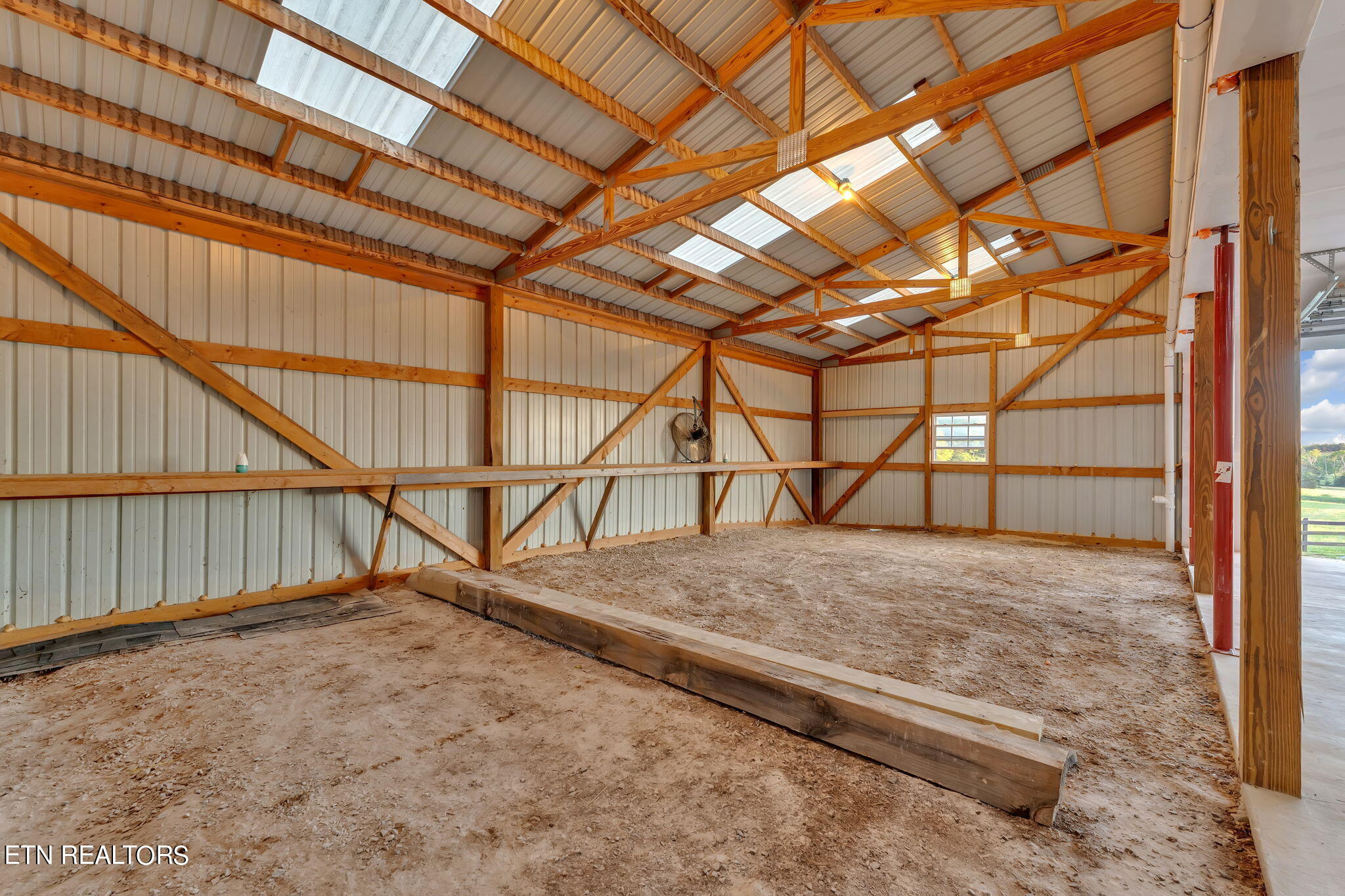 5190 Baileyton Road Greeneville, TN 37745 - Photo 35 of 58 Interior - Barn
