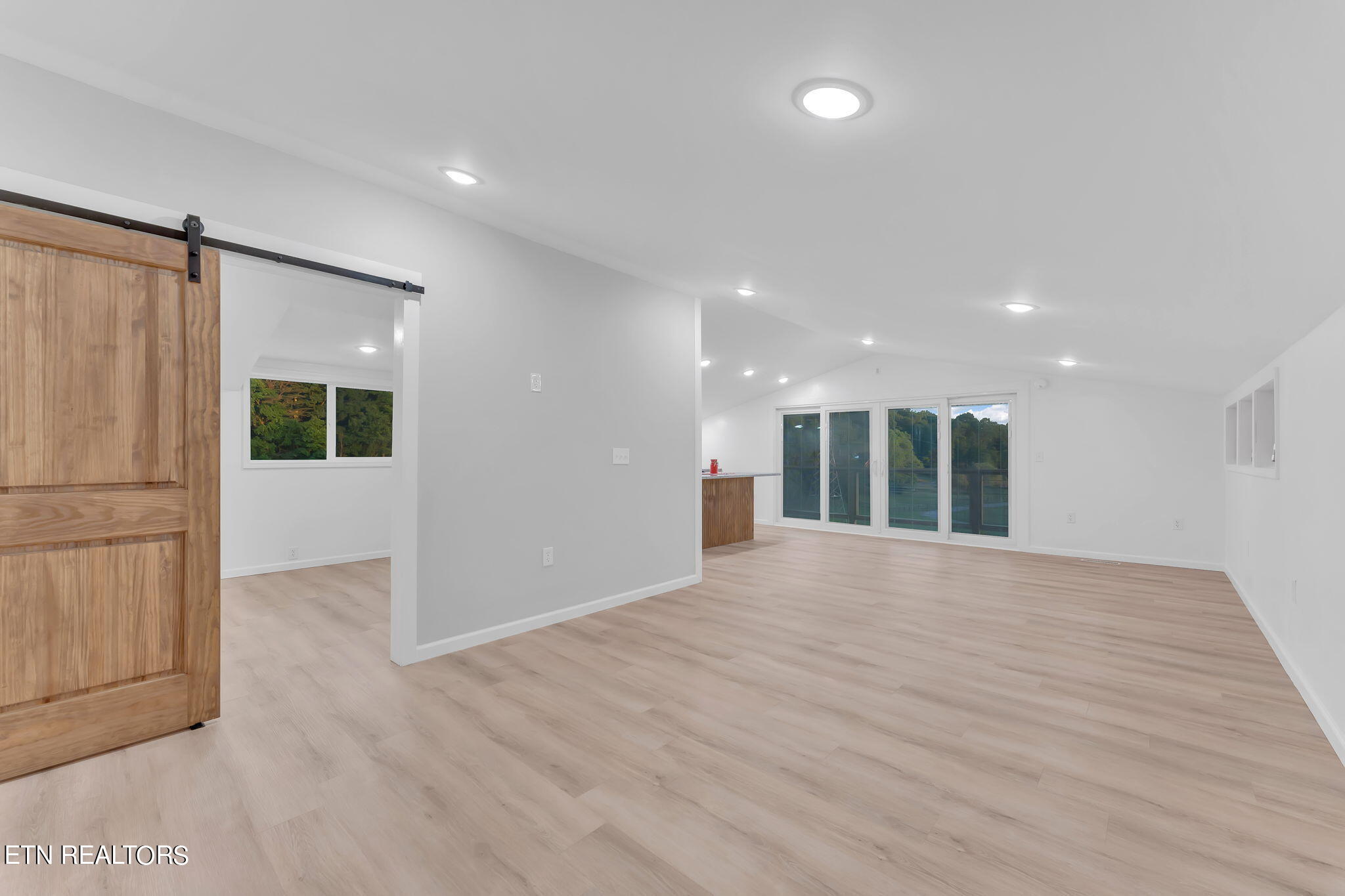 5190 Baileyton Road Greeneville, TN 37745 - Photo 42 of 58 Great Room