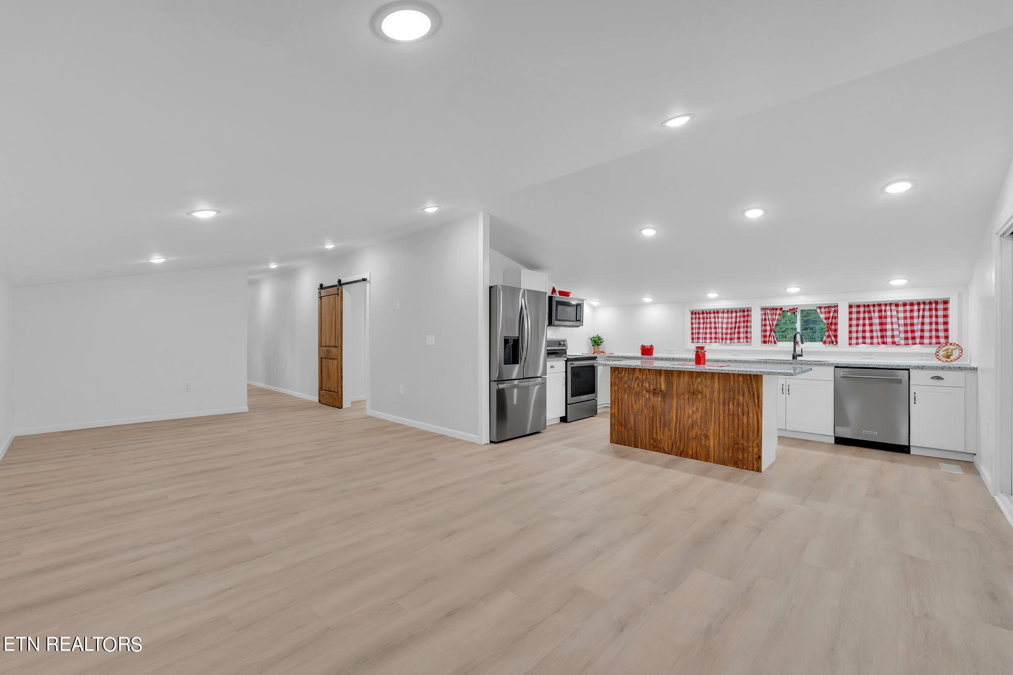 5190 Baileyton Road Greeneville, TN 37745 - Photo 43 of 58 Great Room