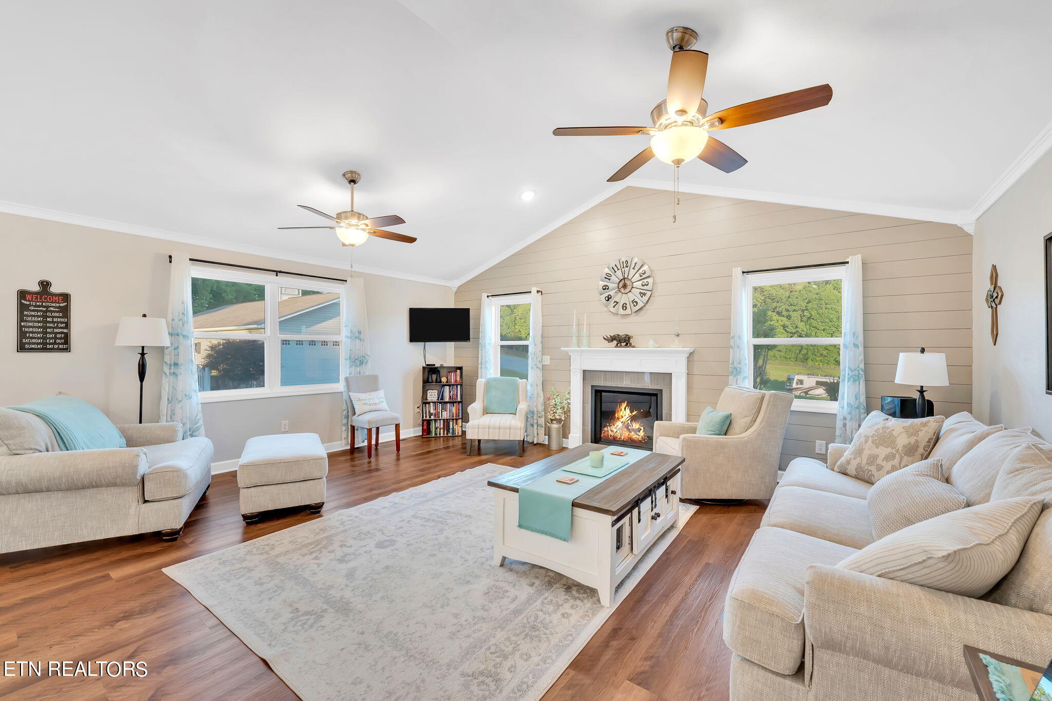 5190 Baileyton Road Greeneville, TN 37745 - Photo 10 of 58 Living room
