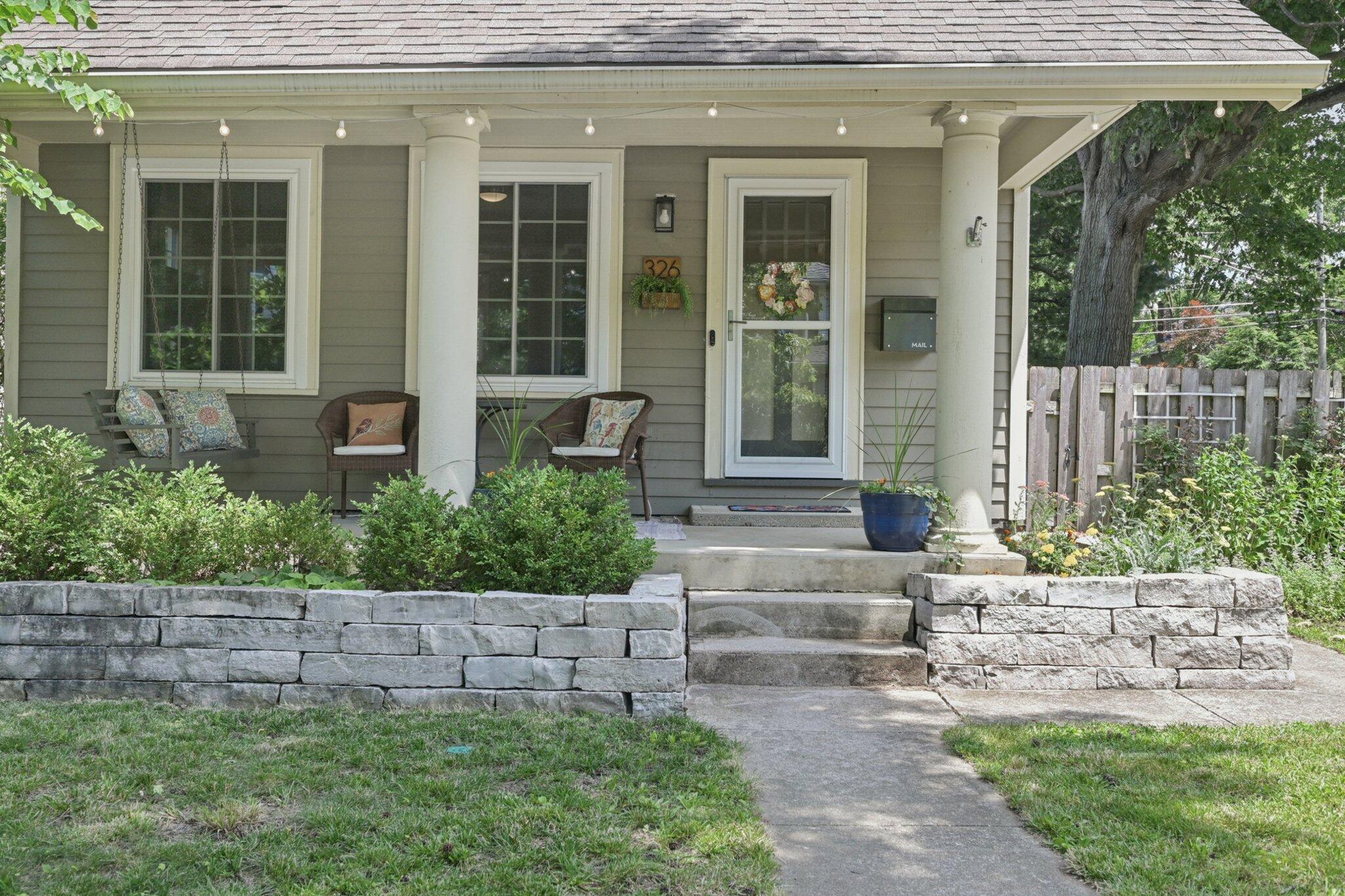 326 East Kelso Road Columbus, OH 43202 - Photo 4 of 31 Front porch