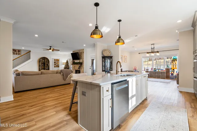 $689,900 | 1394 Stone Gate Drive, Hernando, MS 38632