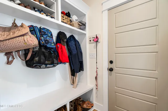 $689,900 | 1394 Stone Gate Drive, Hernando, MS 38632