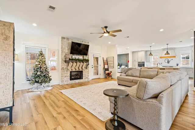 $689,900 | 1394 Stone Gate Drive, Hernando, MS 38632