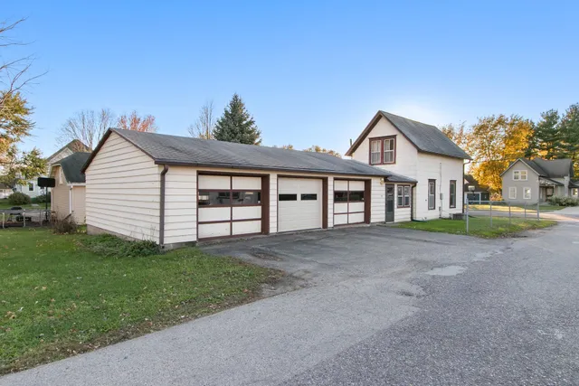 $159,900 | 133 South Albert Avenue, Reedsburg, WI 53959