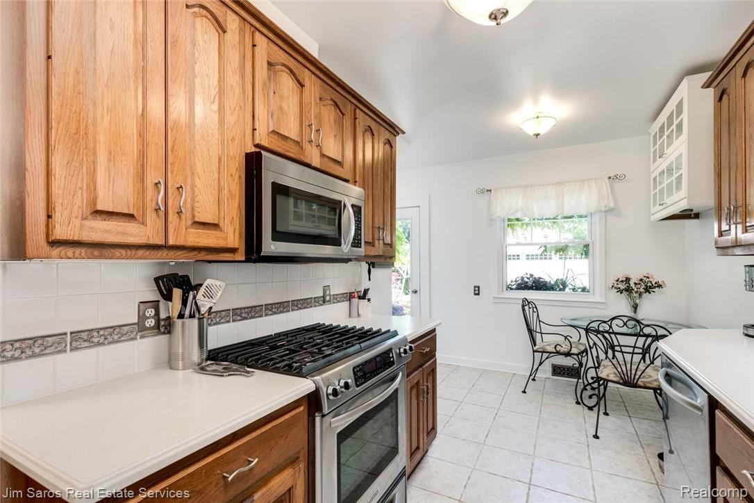 262 Moran Road Grosse Pointe, MI 48236 - Photo 8 of 28 262 Moran Rd Grosse Pointe-large-013-20-262 Moran0013FULL-1500x1000-72dpi.jpg