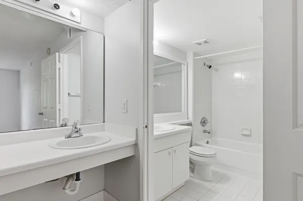 $1,800 | Undisclosed Address, Davie, FL 33328