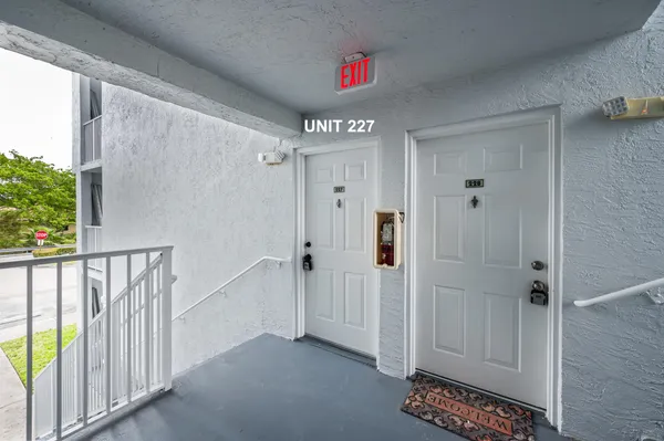 $1,800 | Undisclosed Address, Davie, FL 33328