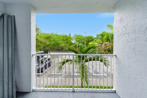 $1,800 | Undisclosed Address, Davie, FL 33328