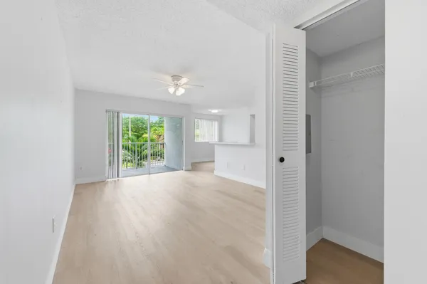 $1,800 | Undisclosed Address, Davie, FL 33328