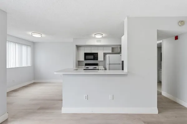 $1,800 | Undisclosed Address, Davie, FL 33328