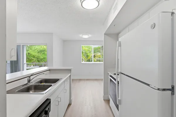 $1,800 | Undisclosed Address, Davie, FL 33328