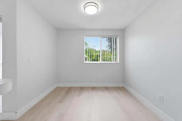 $1,800 | Undisclosed Address, Davie, FL 33328