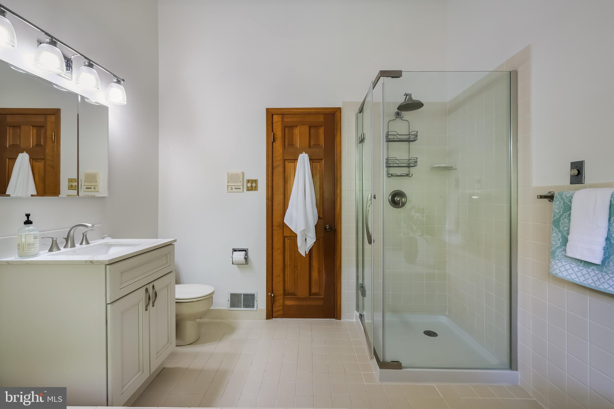 2292 Sand Trap Road Jamison, PA 18929 - Photo 17 of 35 Owner's Bathroom