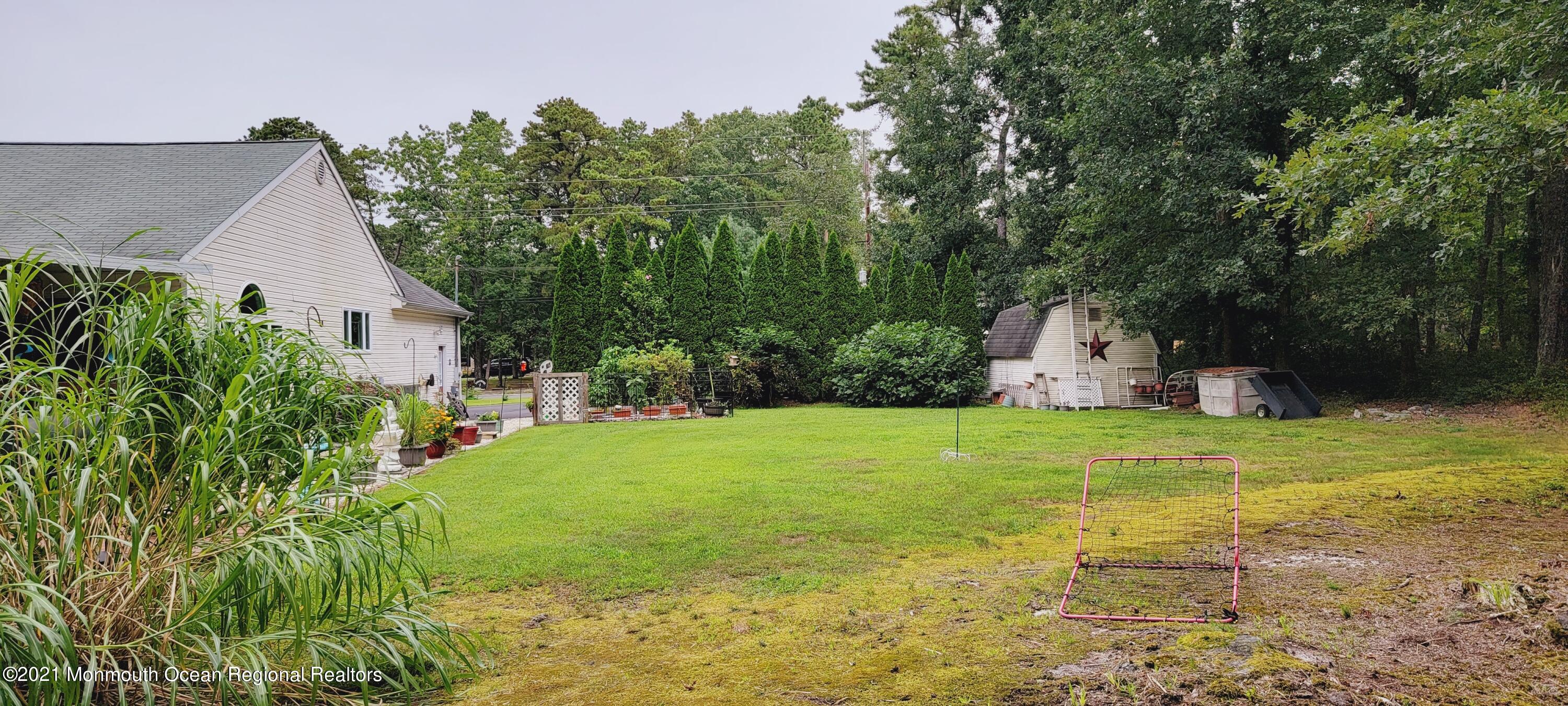 419 Stage Road Little Egg Harbor, NJ 08087 - Photo 11 of 15 side yard