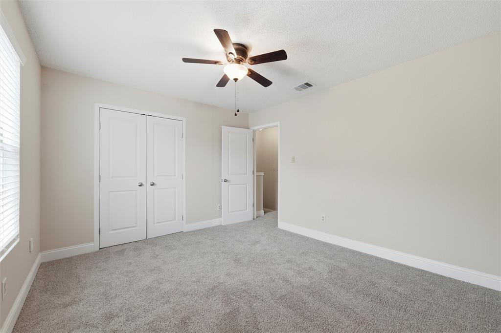 112 Churchill Lane Euless, TX 76039 - Photo 23 of 33