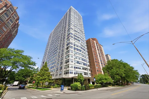 $200,000 | 3900 North Lake Shore Drive, Unit 4B, Chicago, IL 60613