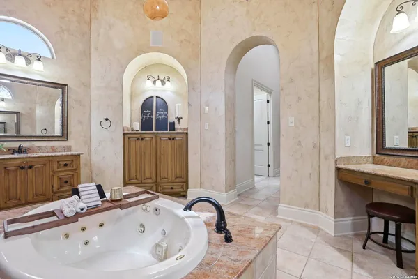 $1,150,000 | 8207 Wild Wind, Garden Ridge, TX 78266