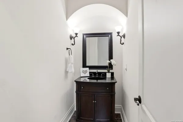 $1,150,000 | 8207 Wild Wind, Garden Ridge, TX 78266