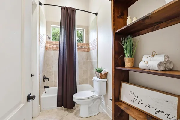 $1,150,000 | 8207 Wild Wind, Garden Ridge, TX 78266