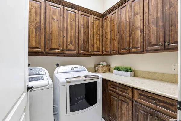 $1,150,000 | 8207 Wild Wind, Garden Ridge, TX 78266