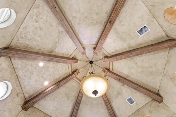 $1,150,000 | 8207 Wild Wind, Garden Ridge, TX 78266