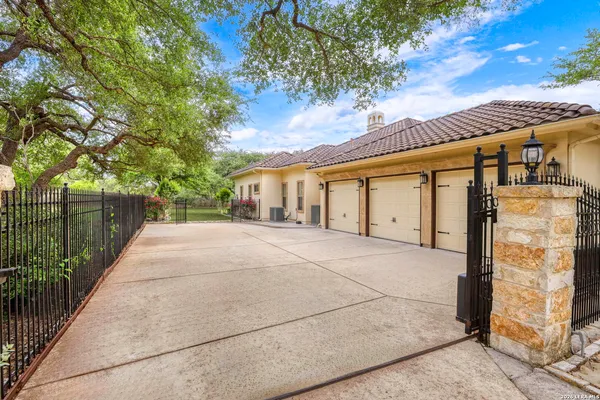 $1,150,000 | 8207 Wild Wind, Garden Ridge, TX 78266