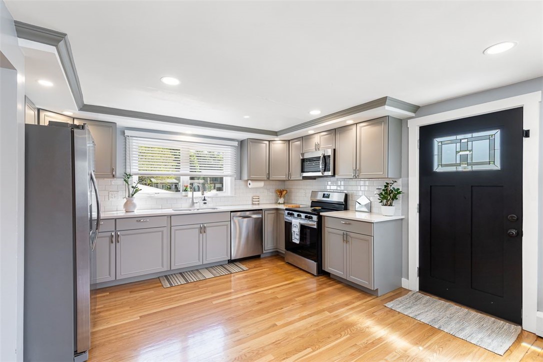 12 Highview Avenue Warren, RI 02885 - Photo 14 of 47