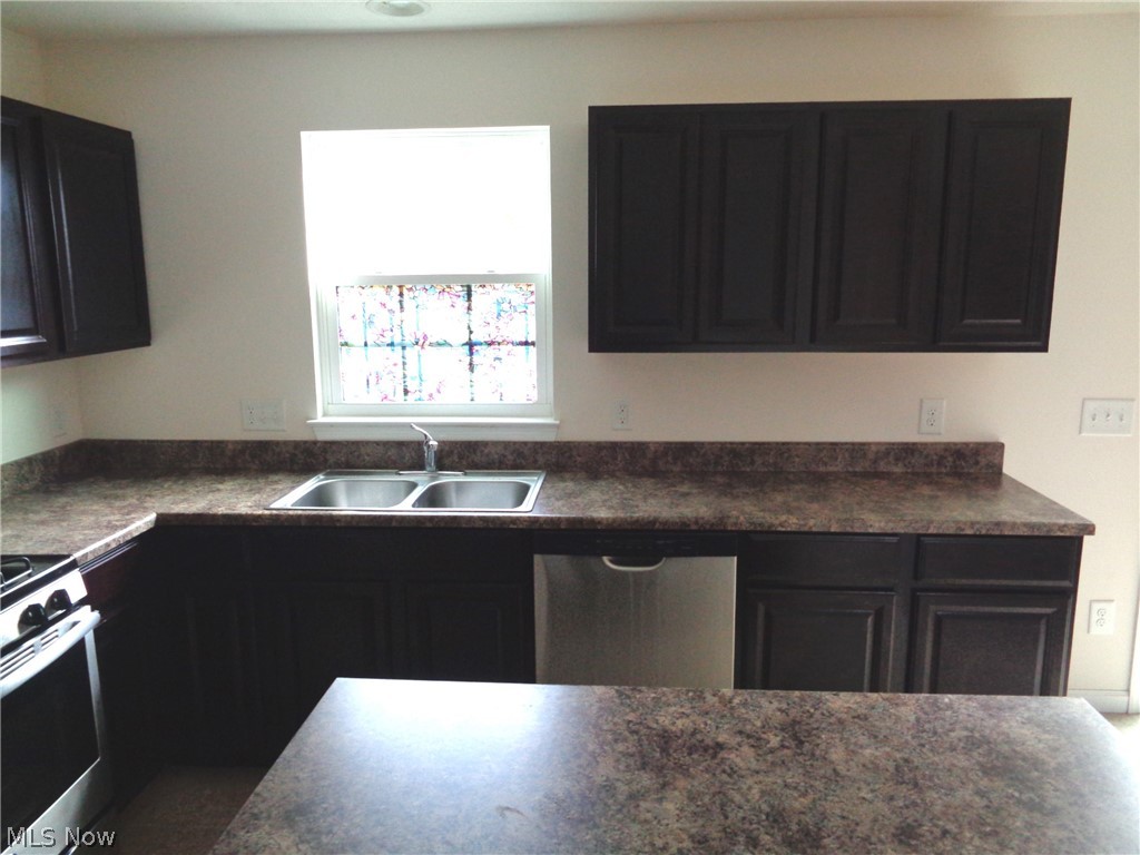 712 Starr Ridge Street Southeast Massillon, OH 44646 - Photo 8 of 17
