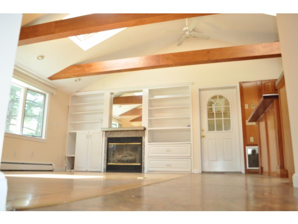 28 Gary Lane Exeter, NH 03833 - Photo 5 of 13