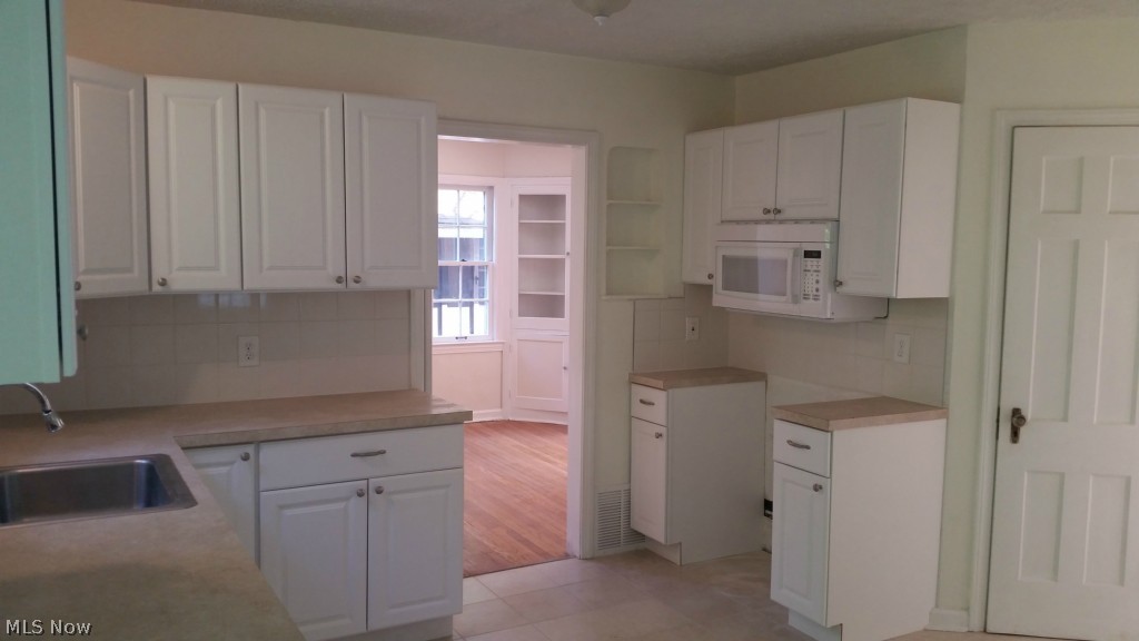 1202 Yellowstone Road Cleveland, OH 44121 - Photo 8 of 25 Gallery Image 8