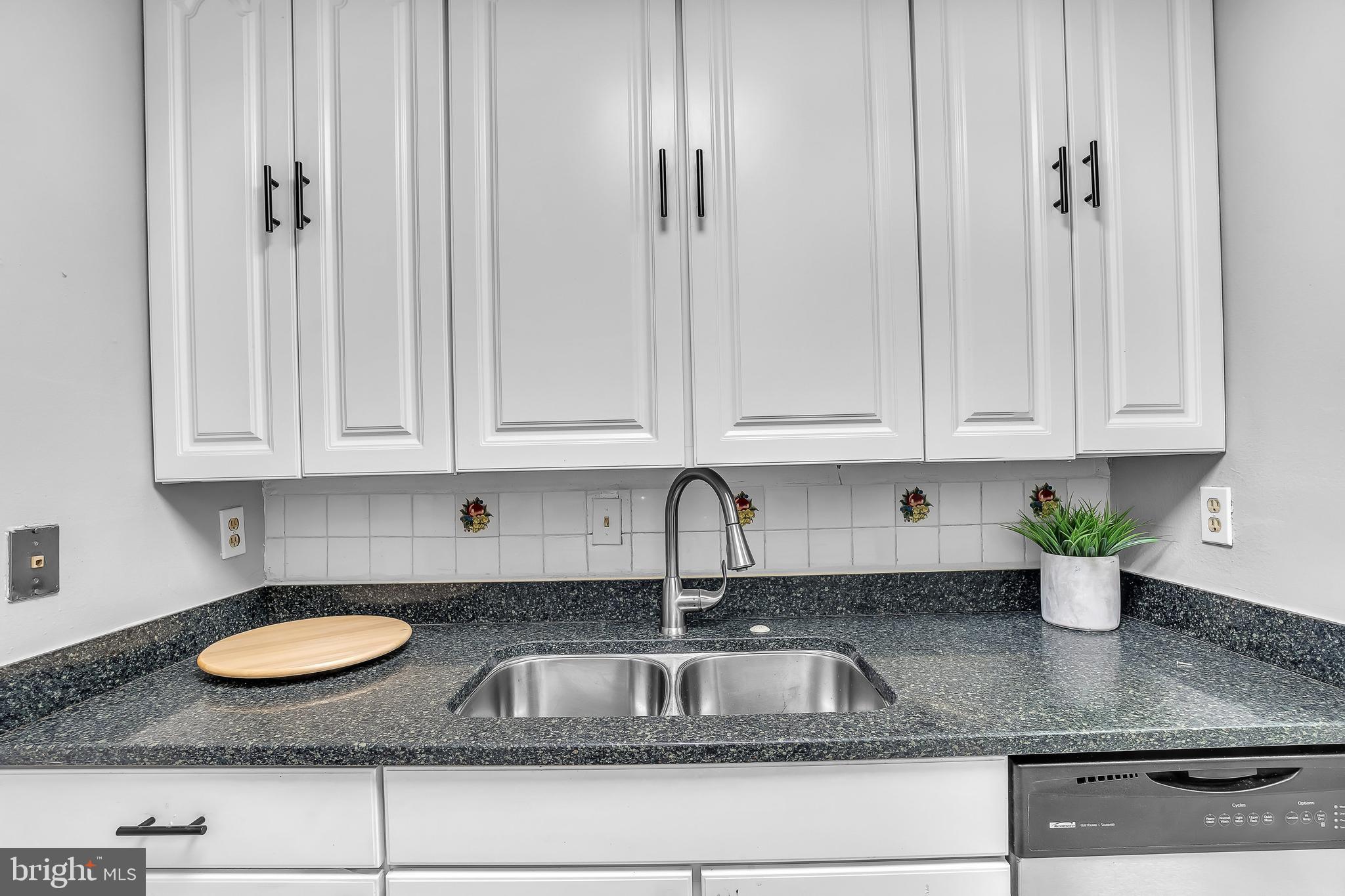 6101 Edsall Road, Unit 305 Alexandria, VA 22304 - Photo 16 of 57 Gallery Image 16
