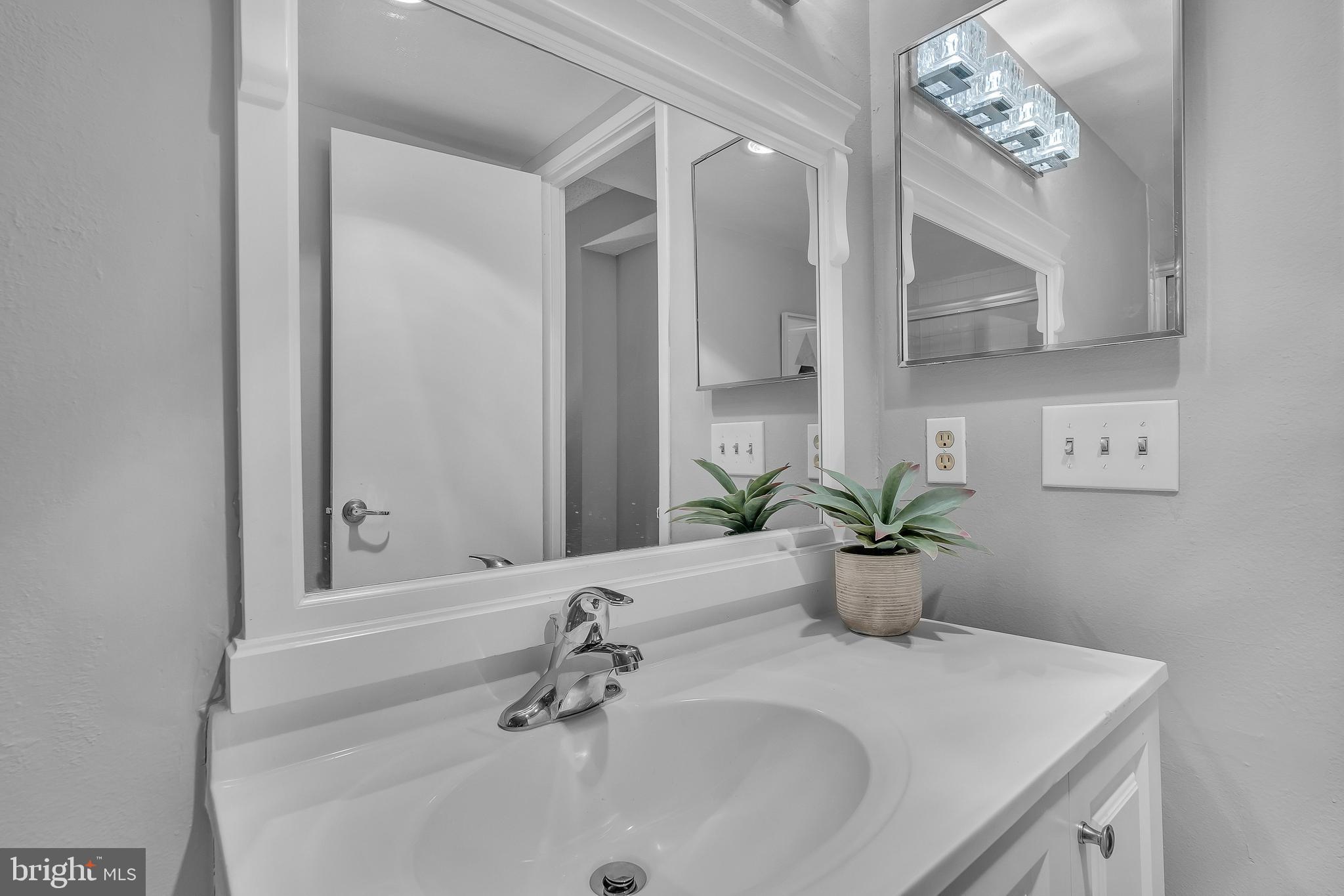 6101 Edsall Road, Unit 305 Alexandria, VA 22304 - Photo 32 of 57 Gallery Image 32