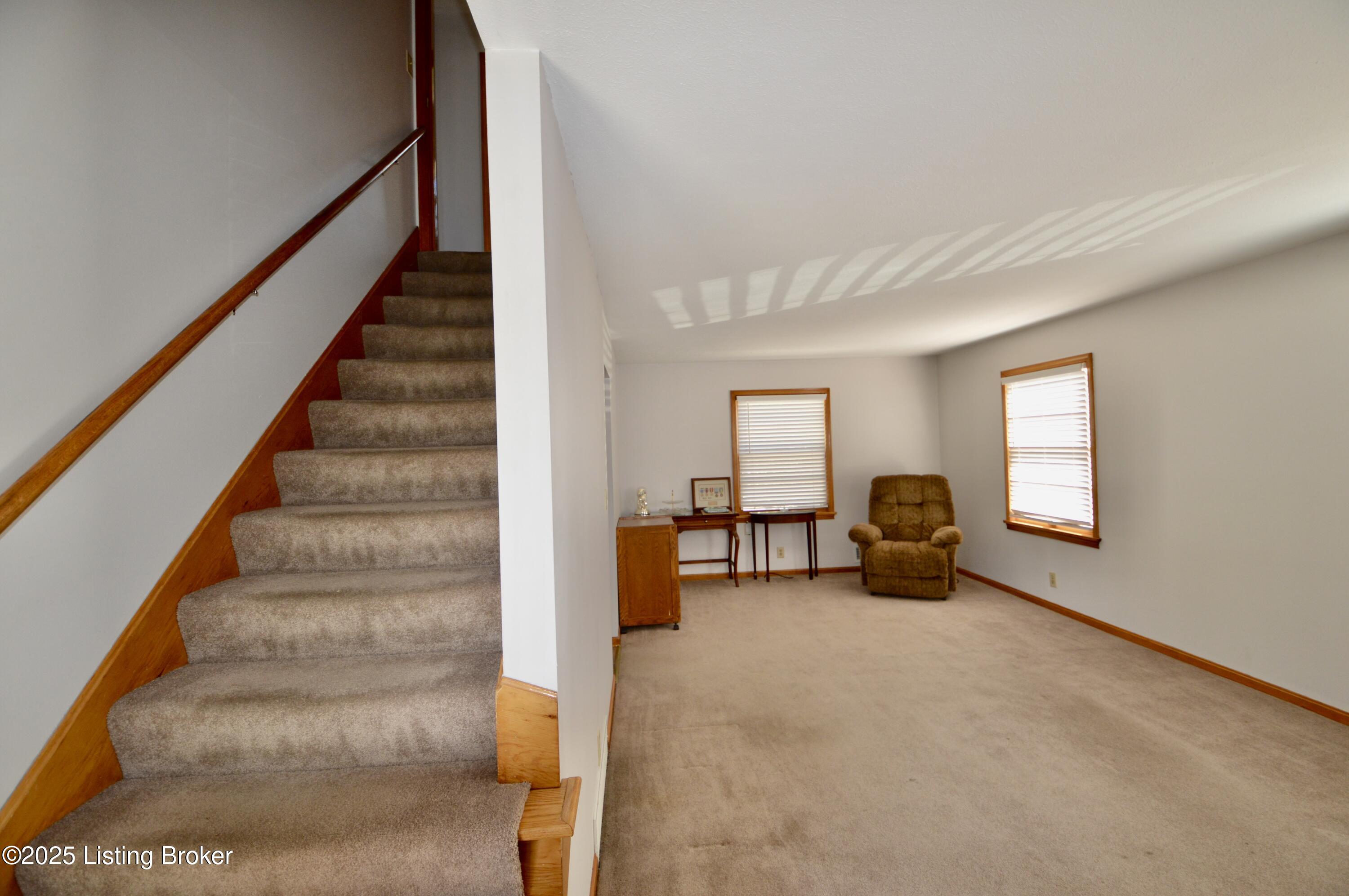 1035 Runell Road Louisville, KY 40214 - Photo 6 of 21 DSC_0066