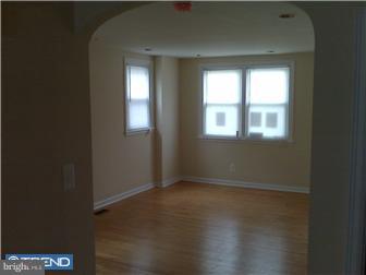 7121 Dungan Road Philadelphia, PA 19111 - Photo 4 of 12 Living Room