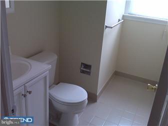 7121 Dungan Road Philadelphia, PA 19111 - Photo 10 of 12 Bathroom