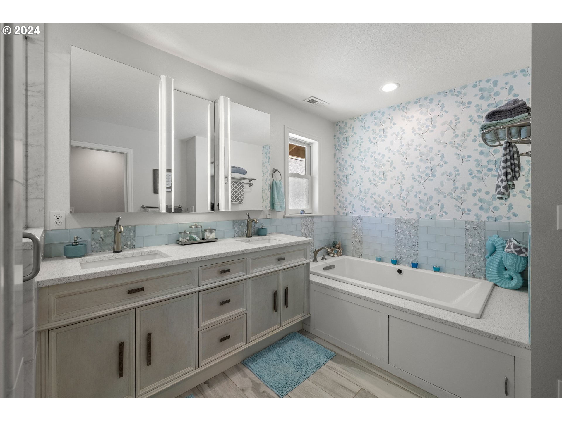 10212 South New Era Road Canby, OR 97013 - Photo 20 of 47 Owner's Suite Bathroom