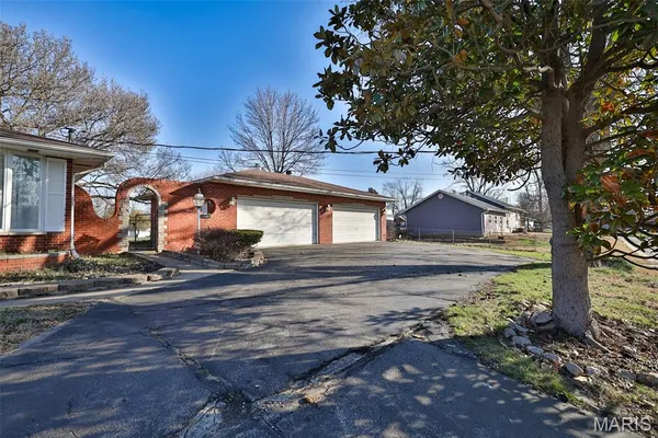 $249,500 | 21 Midway Avenue, Cottage Hills, IL 62018