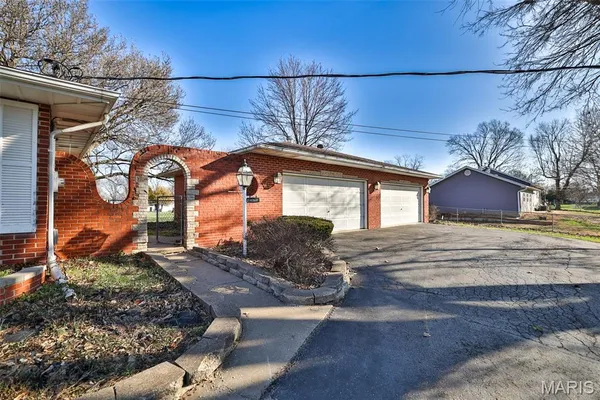 $249,500 | 21 Midway Avenue, Cottage Hills, IL 62018