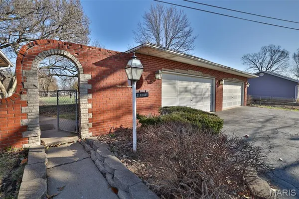 $249,500 | 21 Midway Avenue, Cottage Hills, IL 62018